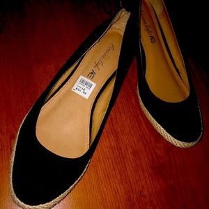 American Eagle S10 Closed Toe Espadrille Wedges